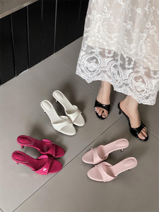 Sandalias de tacón alto elegantes de charol con correa al tobillo y diseño de punta abierta para verano 2025 - Product Image 6
