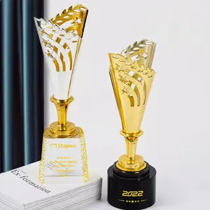 Cristal Acrílico Premio Trofeo Forma de corazón Copa Momentoes Metal en blanco con Base de madera Regalo de cristal Sólido Negocio personalizado