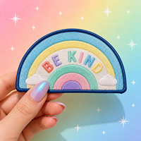 Nouvelle et populaire écusson thermocollant brodé arc-en-ciel, vente en gros, applique textile décorative colorée, écusson brodé personnalisé, motif dessin animé