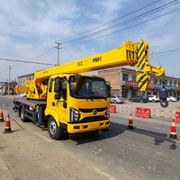 Grue montée sur camion de 8 tonnes, flèche télescopique à 5 sections, acier haute résistance BS700, grue de levage pour travaux de construction