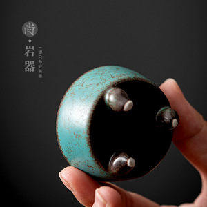 Quemador de incienso de cerámica esmaltada azul, hecho a mano para ceremonia del té y uso religioso, origen Dehua - Product Image 4