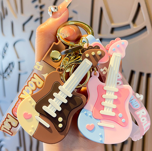 Portachiavi Creativo e Carino a Forma di <span class=keywords><strong>Chitarra</strong></span> 3D in Plastica Leggera, Gancio per Auto e Borsa Personalizzato per Decorazione - Product Image 2