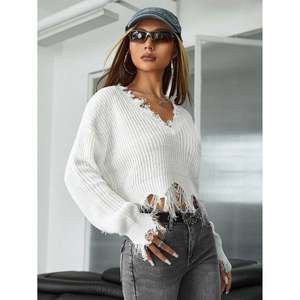 Pull blanc à épaules tombantes, à bords effilochés, en tricot pour femme - Product Image 1