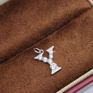 จี้ตัวอักษรเงินแท้ 925 รุ่นคลาสสิกจาก UM Jewelry สำหรับผู้หญิง เด็ก ของขวัญวันครบรอบ วันแต่งงาน และโอกาสพิเศษต่างๆ - Product Image 3