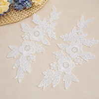Dentelle florale soluble dans l'eau, patchs de dentelle brodés sur mesure avec logo pour la décoration de robes de mariée