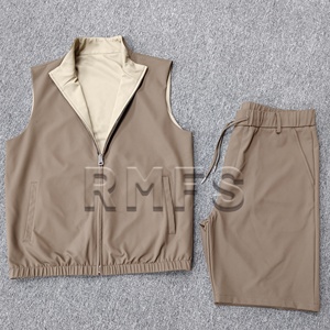 Completo Sportivo Europeo Reversibile Stile Streetwear, Gilet <span class=keywords><strong>Termico</strong></span> con Zip e Pantaloncini, Set 2 Pezzi per Uomo - Product Image 2