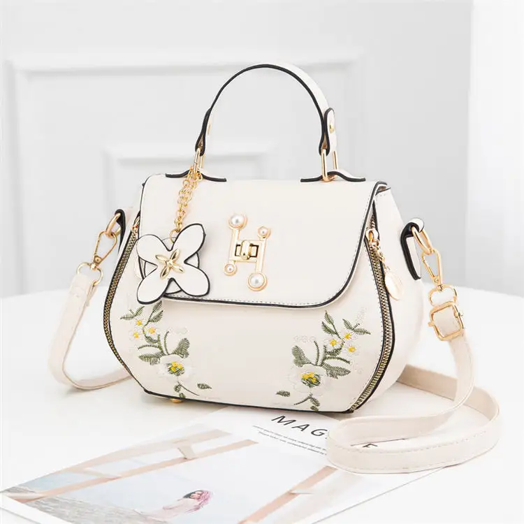 Women's luxury bag Luxury Oversized Brown Tote High Quality Handbags With ZippeCustom Label Embroidered