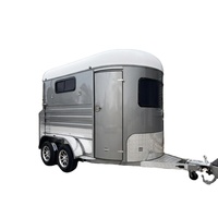 Remorque pour 2 chevaux avec conception à chargement oblique