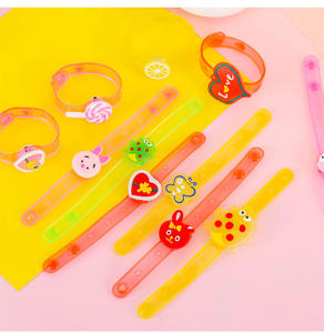 Pulsera Luminosa de Plástico Creativa para Niños, Reloj de Juguete de Micro Negocio con Dibujos Animados, Regalo Luminoso con Código QR para Enviar Regalos - Product Image 6