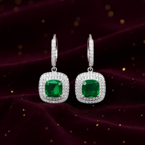 Pendientes de Lujo de Oro Blanco con Esmeraldas y Diamantes, Corte Cojín, Color D, Naturales, Certificados por GIA, Joyería para Mujer, para Boda - Product Image 2