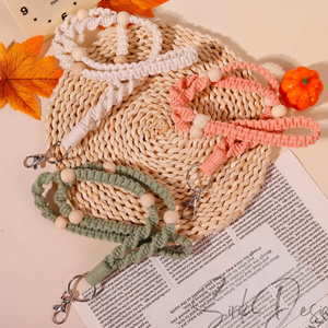 Cordón de macramé estilo bohemio con cuentas de madera, llavero de macramé hecho a mano y soporte para credenciales, regalos personalizados, cordón ajustable. - Product Image 3