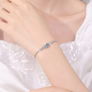 Wholesale 2025 New Arrival 925 Sterling <b>Silver</b> Bullhead <b>Heart</b> Bracelet with 1 Carat Moissanite Center Statement Jewelry - Product Image 3