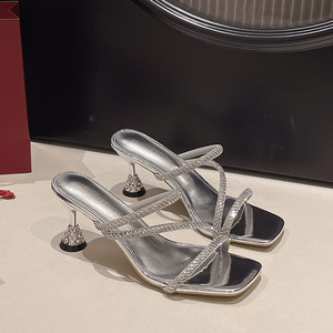 Nouvelles Chaussures de Mariée pour Femme Style Été, Talons Hauts Imperméables Ornés de Cristaux avec Bout Pointu, Idéales pour l'Extérieur - Product Image 1