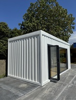 Café-bar préfabriqué en conteneur de 10 pieds, personnalisé, avec panneaux sandwich isolés, structure en acier, comptoir et fenêtre de service