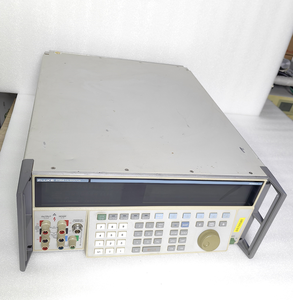 เครื่องสอบเทียบอเนกประสงค์รุ่น 5720A พร้อมตัวเลือกแบนด์กว้าง 03 ช่วงความถี่ ความแม่นยำและความน่าเชื่อถือสูง ช่วงการวัดแปดครึ่งช่วง - Product Image 1