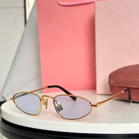 Lunettes de soleil de haute qualité, monture carrée légère, colorées, tendance, avec verres dégradés, monture en métal doré, UV400, pour femmes et hommes