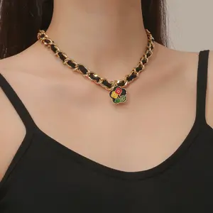 Hip Hop Black Velvet vergoldet Chunky Cuban Chain Imitation Pearl Choker Halskette Emaille Flower Coin Anhänger Halsketten für Frauen