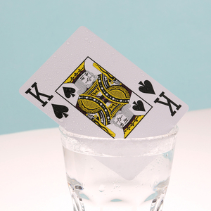 ไพ่พลาสติก PVC กันน้ำ ทนทาน ไพ่โป๊กเกอร์ Texas Hold'em แบบยืดหยุ่น รับทำโลโก้ส่วนตัว ชุดไพ่เกมส์สั่งทำได้ ขายส่ง - Product Image 1