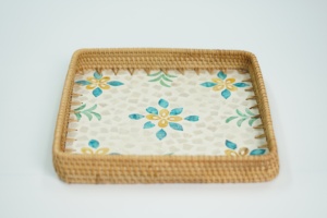 Vassoio in Rattan tessuto a mano con una costruzione leggera che lo rende facile da trasportare fornendo un fascino rustico - Product Image 5