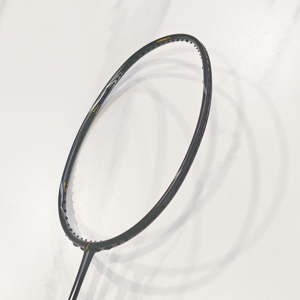 Raquette de <span class=keywords><strong>badminton</strong></span> Dmantis D19 4U entièrement en carbone avec poignée en PU souple, cadre ondulé 80-84g, tension élevée 26-28lbs, ultra légère en graphite - Product Image 3