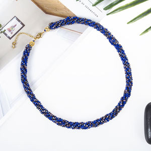 Collier en cristal à chaîne torsadée bleu foncé de 18 pouces, accessoire élégant en verre - Product Image 3