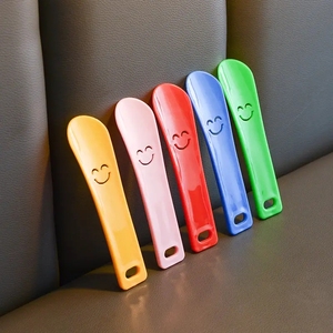 <span class=keywords><strong>Chausse</strong></span>-<span class=keywords><strong>pied</strong></span> de voyage personnalisable pour enfants bas quantité minimale de commande <span class=keywords><strong>chausse</strong></span>-<span class=keywords><strong>pied</strong></span> court en plastique coloré - Product Image 2