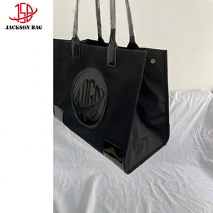 Borsa <span class=keywords><strong>tote</strong></span> grande in nylon <span class=keywords><strong>nera</strong></span> da donna con logo personalizzato in <span class=keywords><strong>pelle</strong></span> PU e fodera di Jacksonbag - Product Image 4