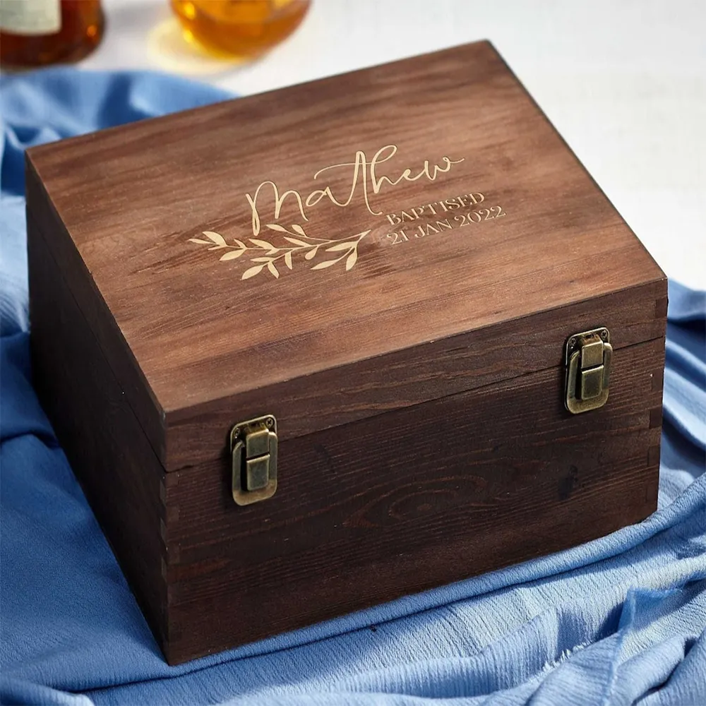 Venta al por mayor de cajas de embalaje de bambú de madera de nogal de recuerdo pantalla grande pequeña tamaño personalizado marrón oscuro con tapa deslizante con bisagras