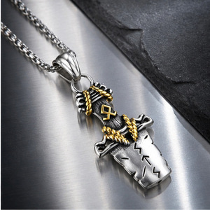 Yunnique – collier avec pendentif en acier inoxydable pour hommes, style nordique, vintage, viking, en forme d'épée, design géométrique, bijoux cadeau - Product Image 2