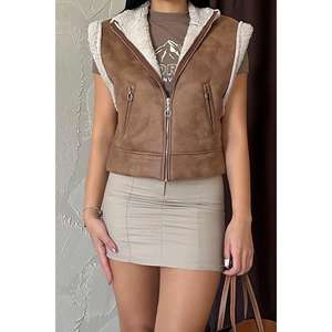 Gilet en faux daim pour femme avec doublure en sherpa, court et sans manches, pour un usage décontracté - Product Image 2