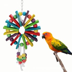 Juguete Colgante de Madera Colorido para Loros con Cuentas y Campana - Accesorio para Jaulas de Aves para Loros y Guacamayos - Product Image 1