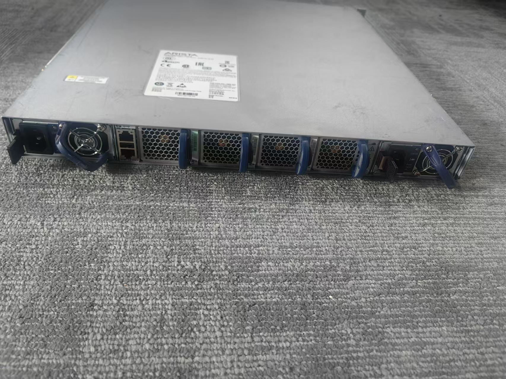 Système de contrôle centralisé DCS-7280SR2A-48YC6-R