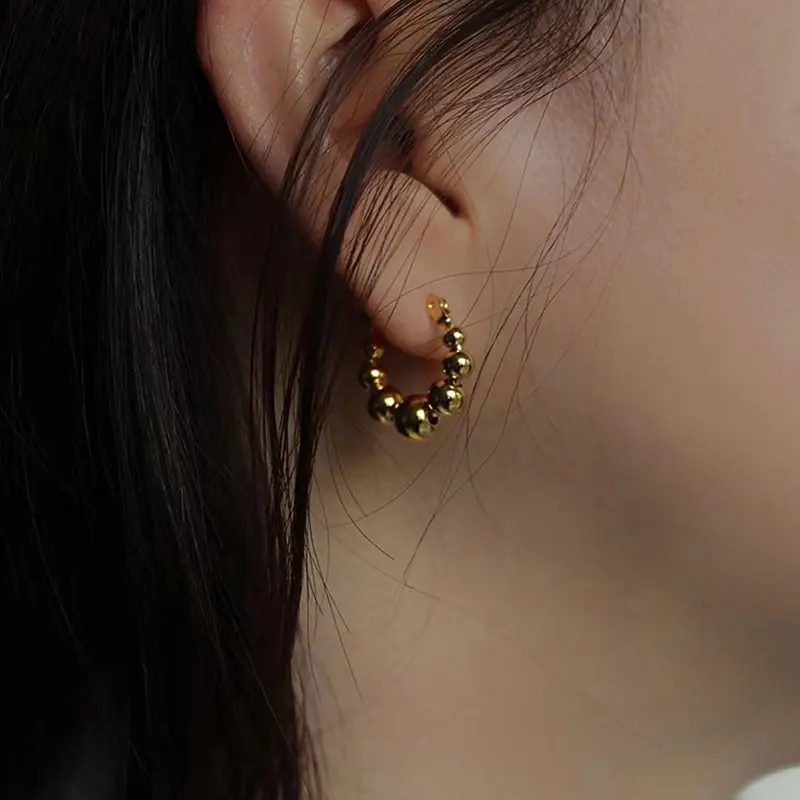 Neue trend ige Ohrringe 18 Karat vergoldete Farbverlauf Perlen Creolen für Frauen Edelstahl Ohrringe Großhandel