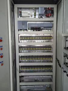 Gabinete de Control Automático PLC Personalizado para Tratamiento de Aguas Residuales - Panel de Distribución Eléctrica Industrial - Product Image 2