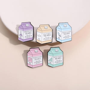 जैसन प्यारा त्रिकोण शासक तामचीनी लेपल पिन कार्टून धातु लोहे की सुई बीकर रस के लिए स्मारिका दूध बॉक्स के लिए - Product Image 5