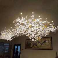 Lustre de plafond LED sur mesure de grande taille en or, en forme de feuille d'érable, décoration de luxe pour le hall de l'hôtel Fairmont, salle de banquet, JYLIGHTING
