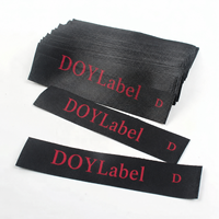 Étiquettes de taille de vêtements en satin noir avec logo de marque imprimé sur mesure avec bordure tissée