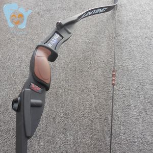 Ensemble de jeu de tir à l'arc gonflable de base pour 10 personnes avec arc recurve, flèches en mousse souple, protège-<span class=keywords><strong>bras</strong></span>, cibles et <span class=keywords><strong>pompe</strong></span> électrique - Product Image 2