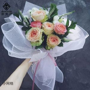Vente flash : Rouleau de filet pour emballage de bouquets de fleurs, 50 cm x 10 m, avec motif quadrillé - Product Image 4