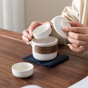 Service à thé <span class=keywords><strong>de</strong></span> voyage en céramique rustique, une théière et deux tasses, portable pour l'extérieur, <span class=keywords><strong>cadeau</strong></span> d'affaires personnalisable - Product Image 4