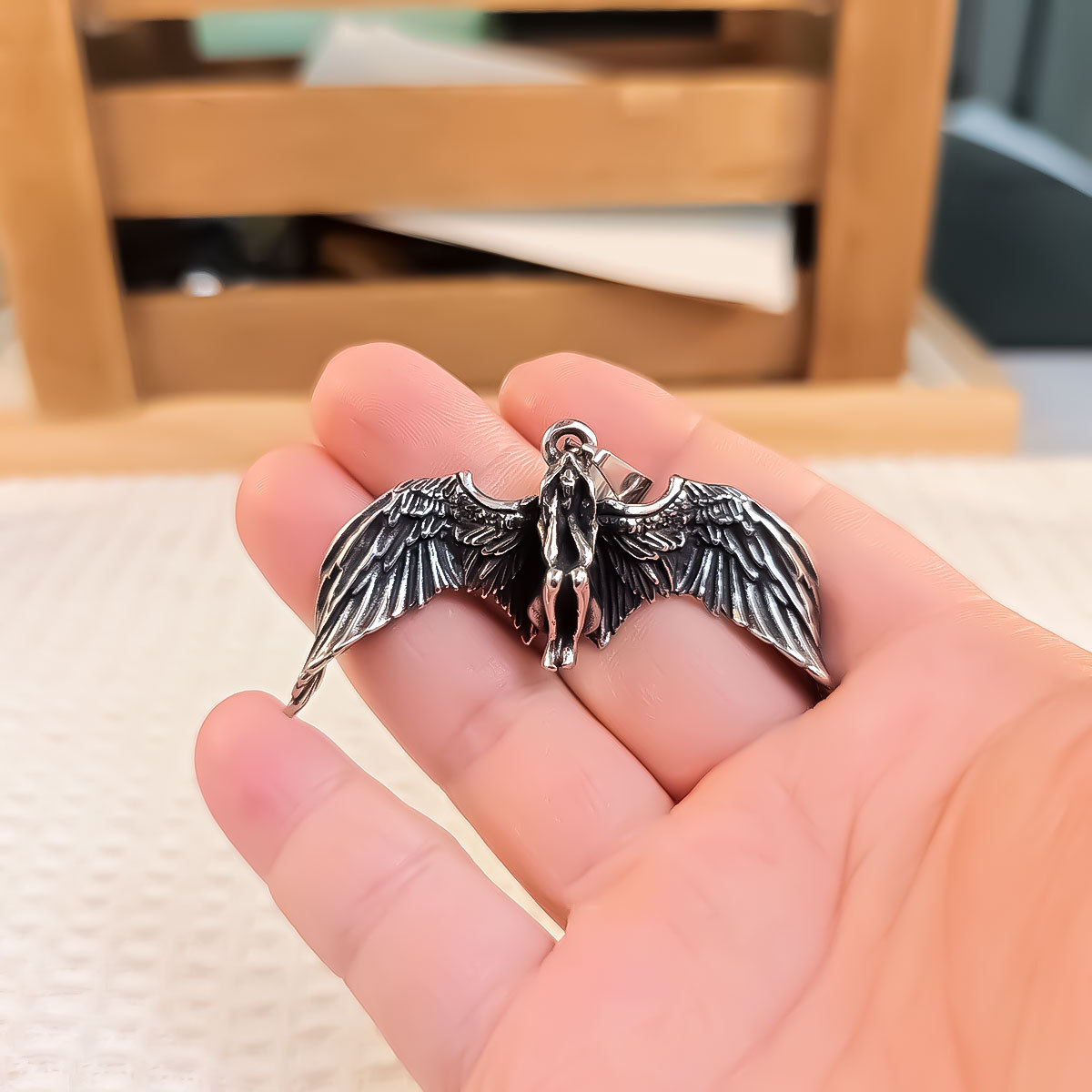 Pendentif seul, chaîne non incluse.