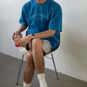 เสื้อยืดโอเวอร์ไซส์สำหรับผู้ชายผ้าฝ้าย100% แบบกำหนดเองรุ่นออกแบบได้ตามต้องการเสื้อผ้าแนวสตรีทพร้อมตัวอักษรปักลายผ้าถัก - Product Image 4