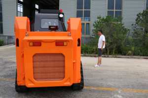 Круговой 2,7-тонный мини-погрузчик, ваш лучший партнер в ландшафтном дизайне и сносе помещений - Product Image 3