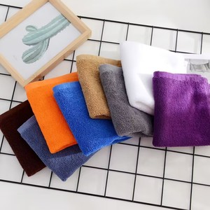 Serviettes de Visage Carrées Premium 100% Coton Absorbant 30x30cm, Désinfectables, pour Salon de Manucure, Massage Facial, Spa et Thérapie - Product Image 4