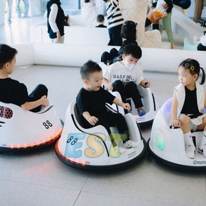 Piste <span class=keywords><strong>de</strong></span> course <span class=keywords><strong>de</strong></span> karts gonflables pour enfants blancs Intérieur Extérieur Enfants autos tamponneuses Arène gonflable avec <span class=keywords><strong>arche</strong></span> - Product Image 6
