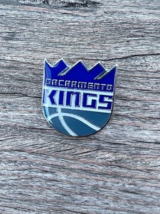 Broche d'insigne en acier et plastique de souvenir de basket-ball pour Lakers Warriors Bucks Nets Clippers-Décorations de cadeaux d'équipe - Product Image 5