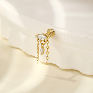 Piercing d'oreille minimaliste en argent sterling S925 plaqué or de qualité supérieure, hypoallergénique, pour femme - Product Image 4