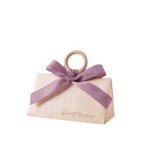 กล่องใส่ลูกกวาดทรงสามเหลี่ยมสำหรับวันแต่งงานกล่องของขวัญช็อกโกแลตพร้อมหูจับสุดหรูงานตามสั่ง - Product Image 2