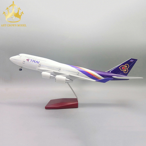 Modelo <span class=keywords><strong>de</strong></span> Avión <span class=keywords><strong>de</strong></span> Simulación Avanzada Boeing 747 Thai Airways con Ruedas <span class=keywords><strong>de</strong></span> Resina a Escala 1:150, Luces LED y Control <span class=keywords><strong>de</strong></span> Sonido - Product Image 2