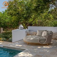 Sillón de Exterior Redondo de Diseño con Reposabrazos de Cuerda Arqueada, Sofá Cama Moderno Tejido en Verde Oliva con Patas de Madera para el Borde de la Piscina